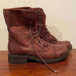 Women’s short brown boots with tribal inside/top